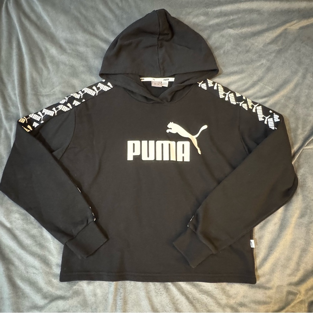 Puma Women's Black Hoodie with White Logo and Patterned Sleeves

#1196